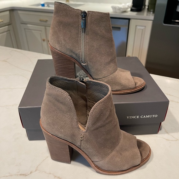 Vince Camuto Katleen Peep Toe Bootie - Picture 4 of 9